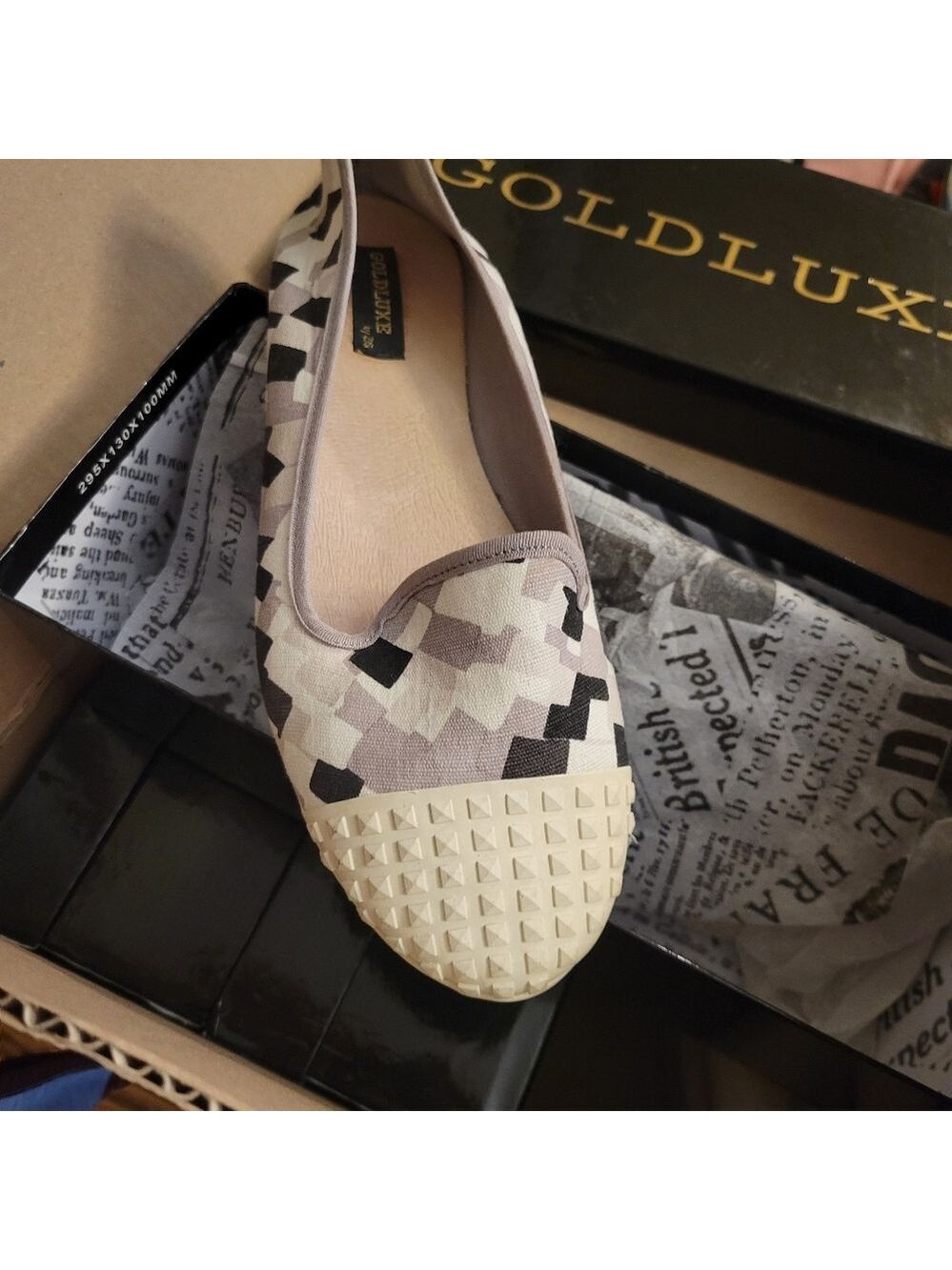 Goldluxe “Chapeau” slip-on flats in a modern black, gray, and white Size 10